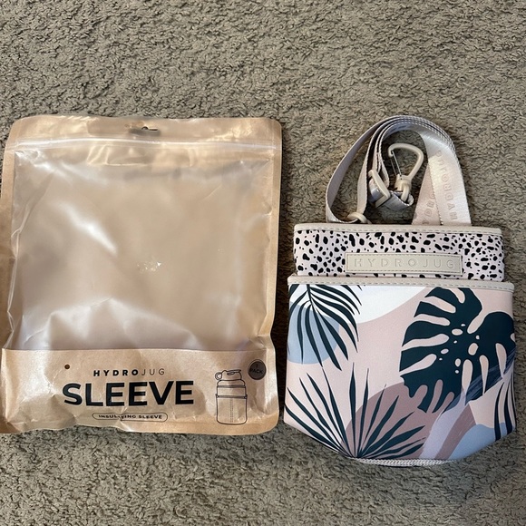 HydroJug Other - Hydrojug Pro Sleeve Insulated Tropical Leaf & Leopard Print NWT